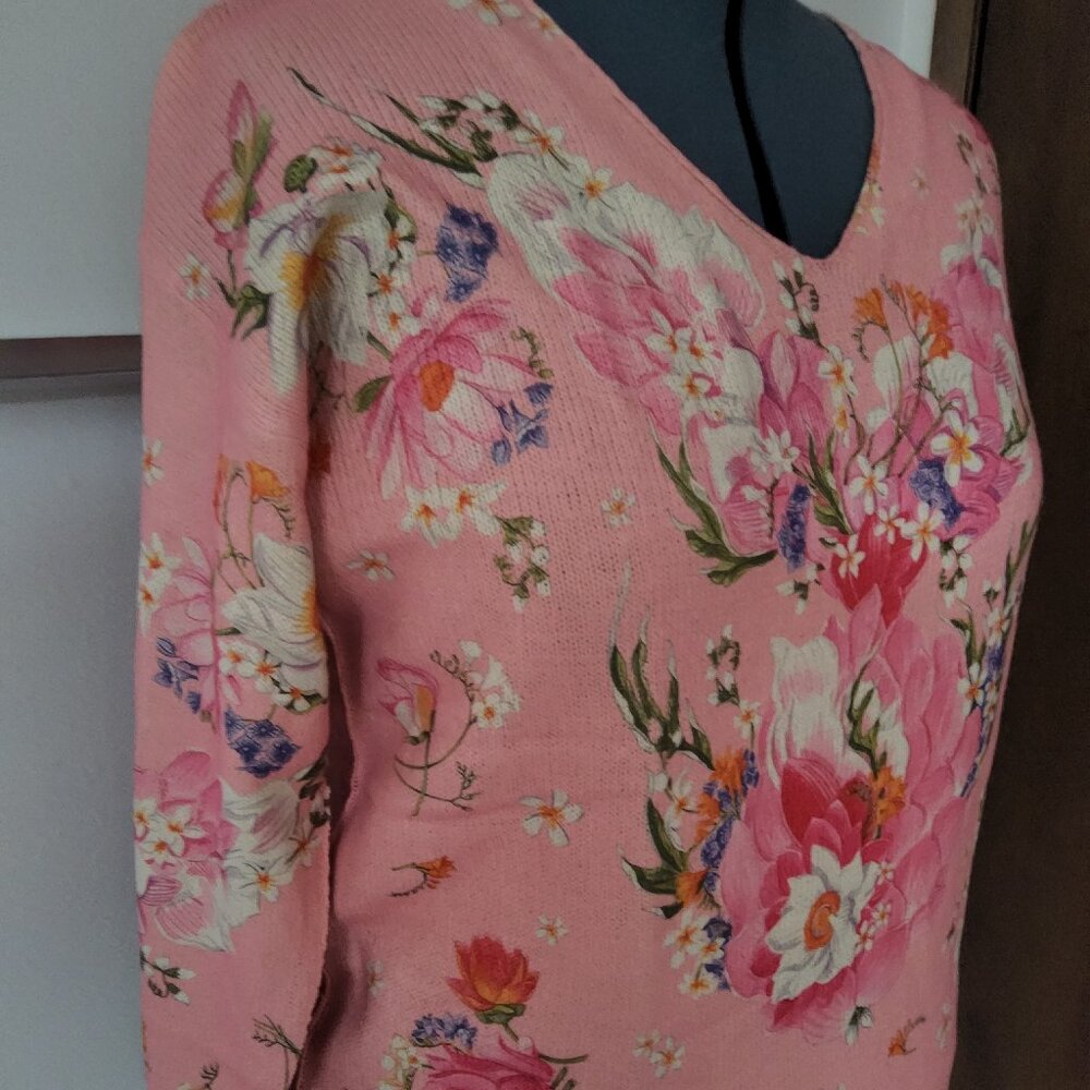 NEW Beautiful Made in Italy Colorful Flower Print Sweater Size XL - Picture 2 of 5